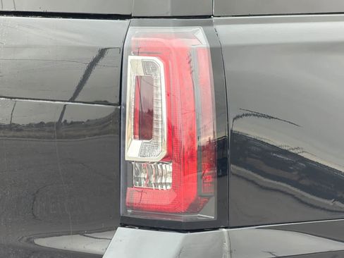 Used 2020 GMC Yukon Denali image 30