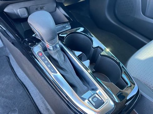 Certified 2025 Chevrolet Trax LT FWD image 22