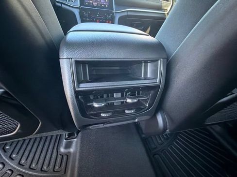 Used 2025 Jeep Grand Cherokee Laredo X w/ Luxury Tech Group I AWD/4WD image 16