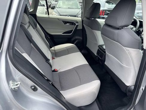 Used 2021 Toyota RAV4 XLE AWD/4WD image 8