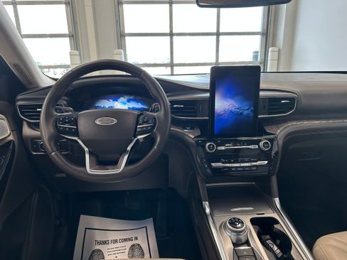 Used 2021 Ford Explorer Platinum w/ Equipment Group 601A AWD/4WD image 19