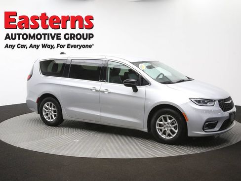 Used 2024 Chrysler Pacifica Touring-L FWD image 47
