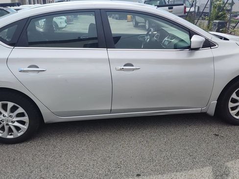 Used 2019 Nissan Sentra SV FWD image 2