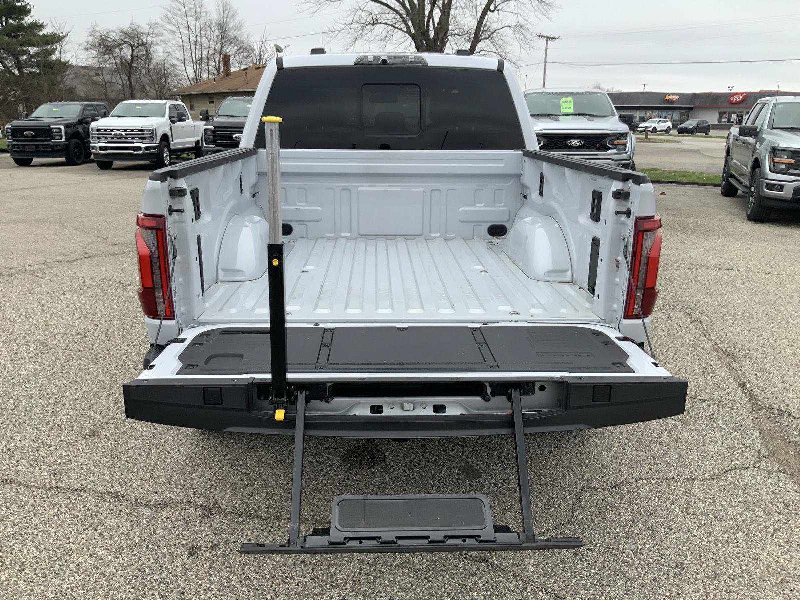 Used 2025 Ford F150 Raptor AWD/4WD image 15