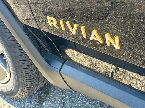 Used 2022 Rivian R1T Launch Edition image 6