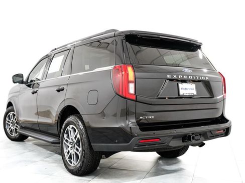 Certified 2025 Ford Expedition Active AWD/4WD image 5
