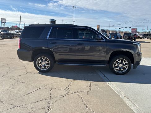 Used 2018 GMC Yukon SLE w/ SLE Value Package image 9