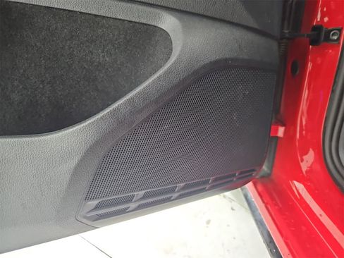 Used 2018 Volkswagen Golf R 4-Door image 30