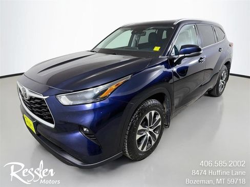 Used 2022 Toyota Highlander XLE AWD/4WD image 1