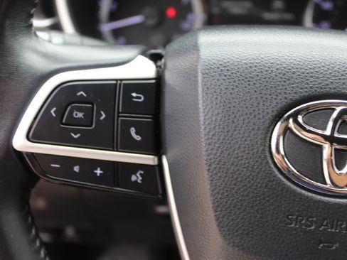 Used 2023 Toyota Highlander XSE FWD image 37