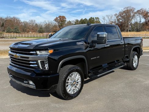 Used 2023 Chevrolet Silverado 2500 High Country w/ Z71 Off-Road Package AWD/4WD image 2