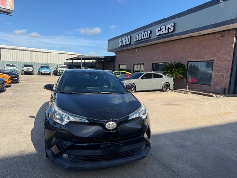 Used 2018 Toyota C-HR XLE FWD image 9