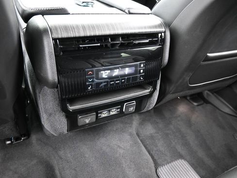 Used 2023 Jeep Wagoneer L Series III w/ Preferred Equipment Group image 36