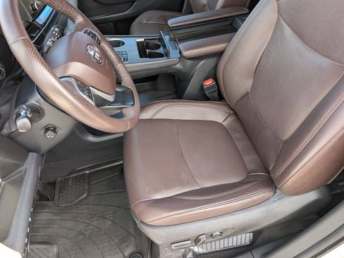 Used 2023 Toyota Sienna Platinum image 11