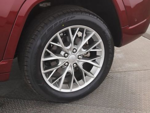 Used 2024 Jeep Grand Cherokee Summit w/ Luxury Tech Group V image 14