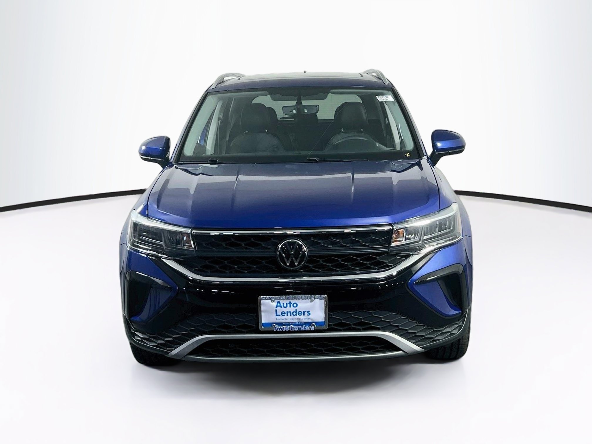 Used 2022 Volkswagen Taos SE FWD image 2