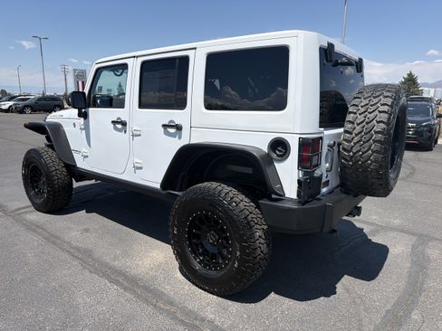 Used 2014 Jeep Wrangler Unlimited Rubicon w/ Connectivity Group AWD/4WD image 8