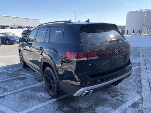 New 2026 Volkswagen Atlas Peak Edition image 6