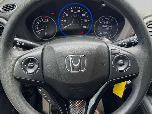 Used 2021 Honda HR-V LX image 12