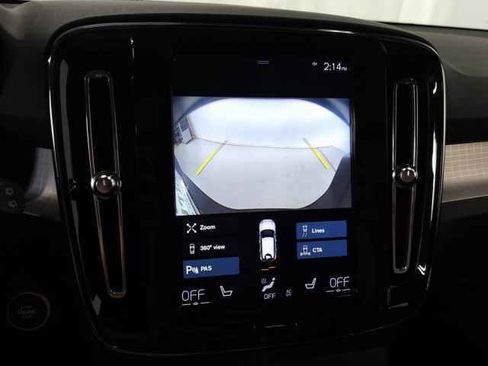Used 2020 Volvo XC40 T5 Momentum w/ Protection Package Premier image 30
