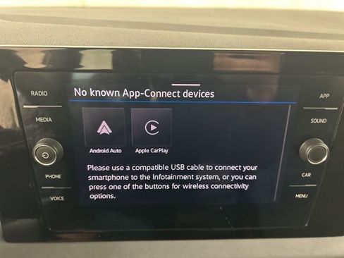 Used 2025 Volkswagen Jetta SE w/ Sunroof Package image 17