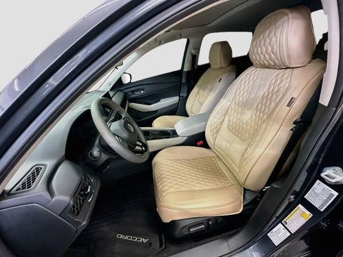 Used 2025 Honda Accord SE image 13