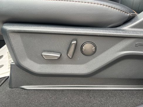 Used 2025 Ford F350 Lariat image 22