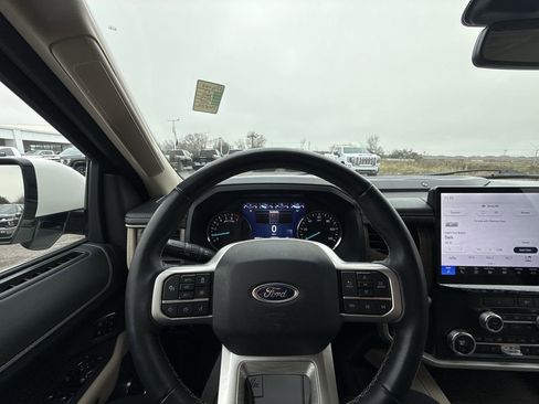 Used 2023 Ford Expedition Limited image 17