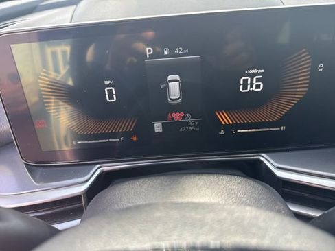 Certified 2024 Kia Sorento LX FWD image 3