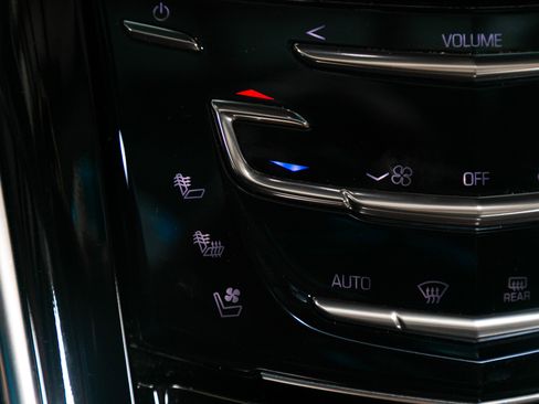 Used 2018 Cadillac Escalade Premium Luxury image 47