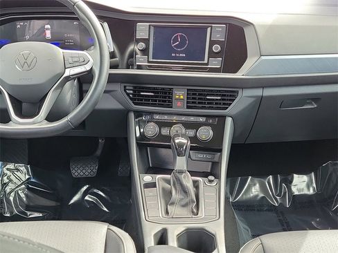 Used 2024 Volkswagen Jetta SE image 15