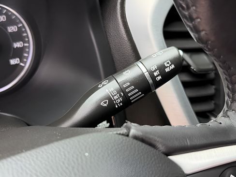 Used 2021 GMC Acadia SLT FWD image 40