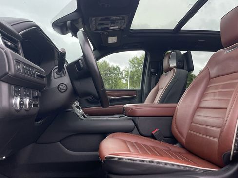 Used 2023 GMC Yukon XL Denali Ultimate image 8