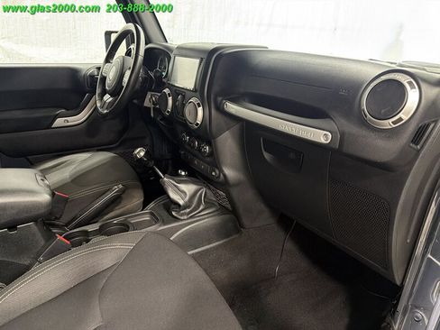 Used 2016 Jeep Wrangler Unlimited Sahara w/ Connectivity Group AWD/4WD image 5