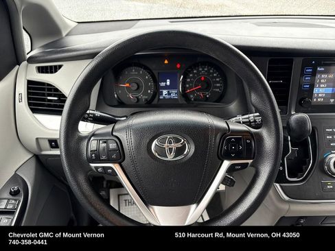 Used 2015 Toyota Sienna LE image 15