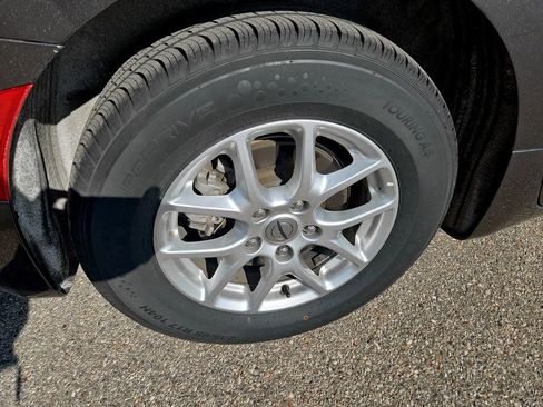 Used 2023 Chrysler Voyager LX image 30