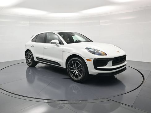 Used 2026 Porsche Macan AWD/4WD image 36