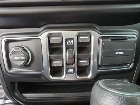 Used 2021 Jeep Gladiator Sport AWD/4WD image 18
