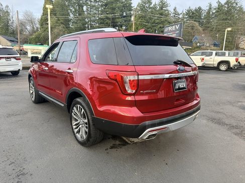 Used 2017 Ford Explorer Platinum image 3