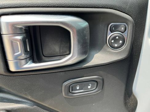 Used 2023 Jeep Gladiator Rubicon w/ Cold Weather Group AWD/4WD image 9