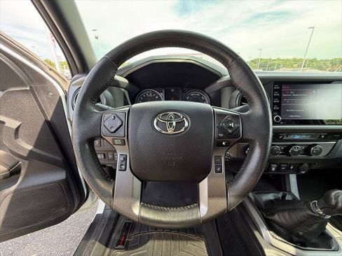 Certified 2022 Toyota Tacoma TRD Off-Road w/ TRD Premium Off Road Package AWD/4WD image 9