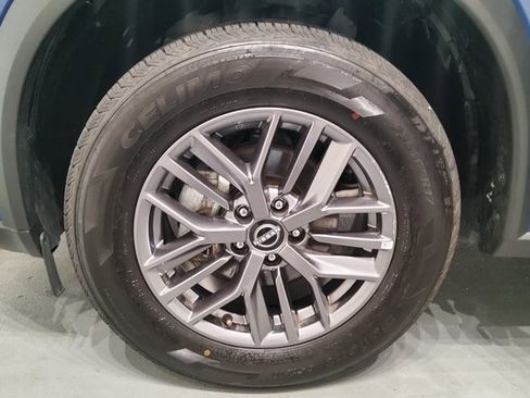 Used 2023 Nissan Rogue S image 39