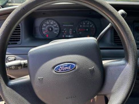 Used 2011 Ford Crown Victoria Police Interceptor image 18