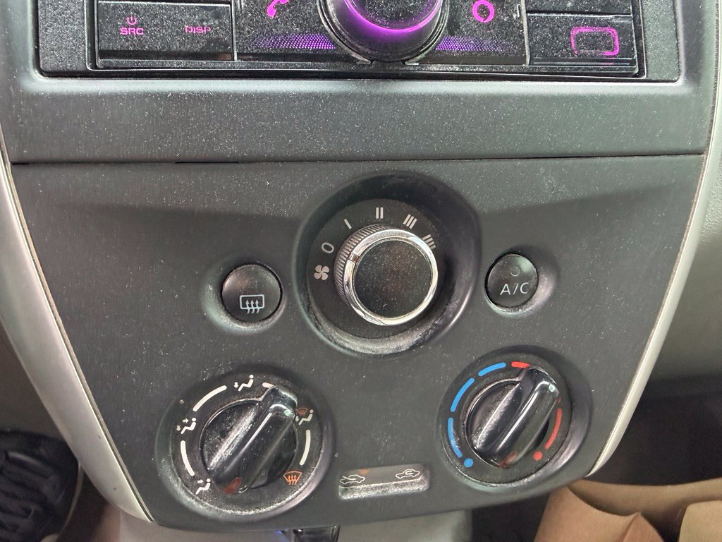 Used 2015 Nissan Versa SV FWD image 15