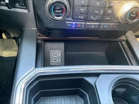 Used 2017 Ford F250 Platinum w/ FX4 Off-Road Package AWD/4WD image 32