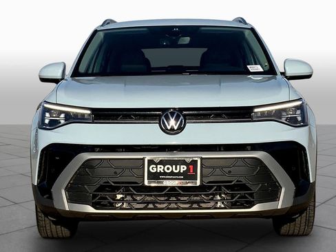 Used 2025 Volkswagen Taos SE image 4