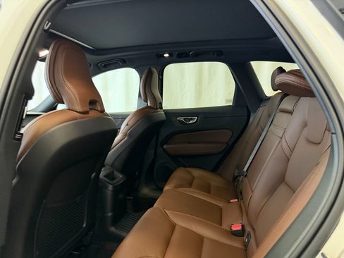 Used 2022 Volvo XC60 T8 Inscription AWD/4WD image 25