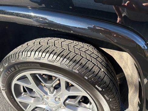 Used 2020 Jeep Grand Cherokee Overland AWD/4WD image 9