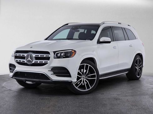 Used 2023 Mercedes-Benz GLS 580 4MATIC image 2