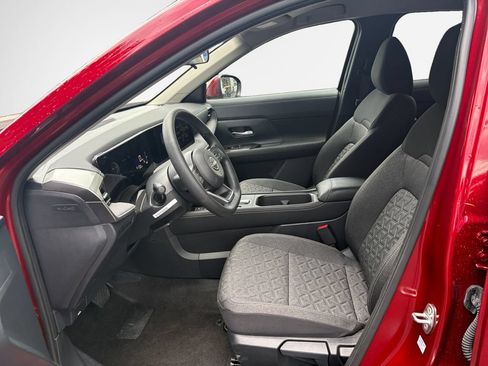 Used 2025 Nissan Kicks SV AWD/4WD image 12